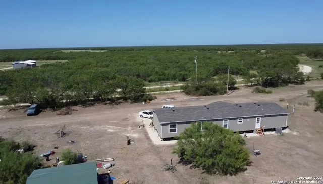 $390,000 | 5581 Fm 1986 La, La Pryor, TX 78872