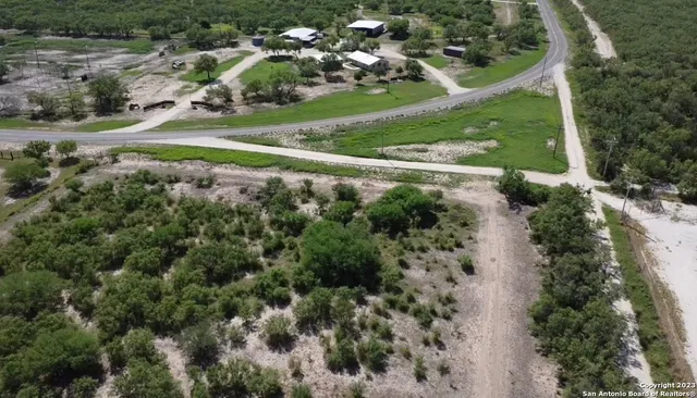 $390,000 | 5581 Fm 1986 La, La Pryor, TX 78872