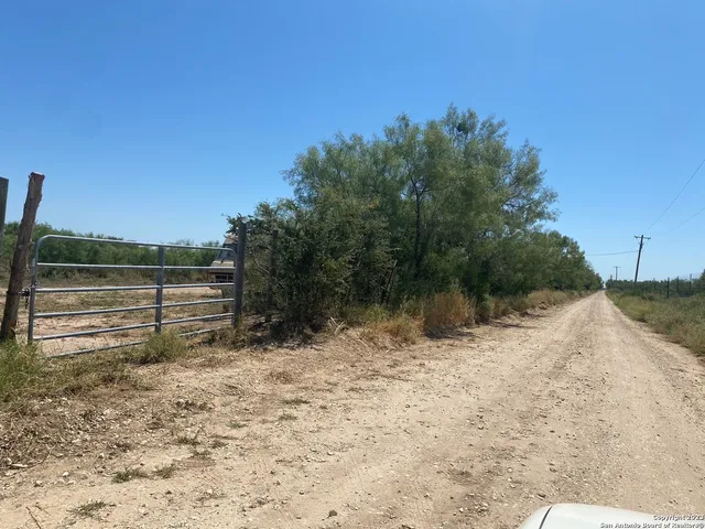 $390,000 | 5581 Fm 1986 La, La Pryor, TX 78872