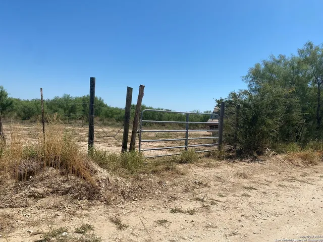 $390,000 | 5581 Fm 1986 La, La Pryor, TX 78872