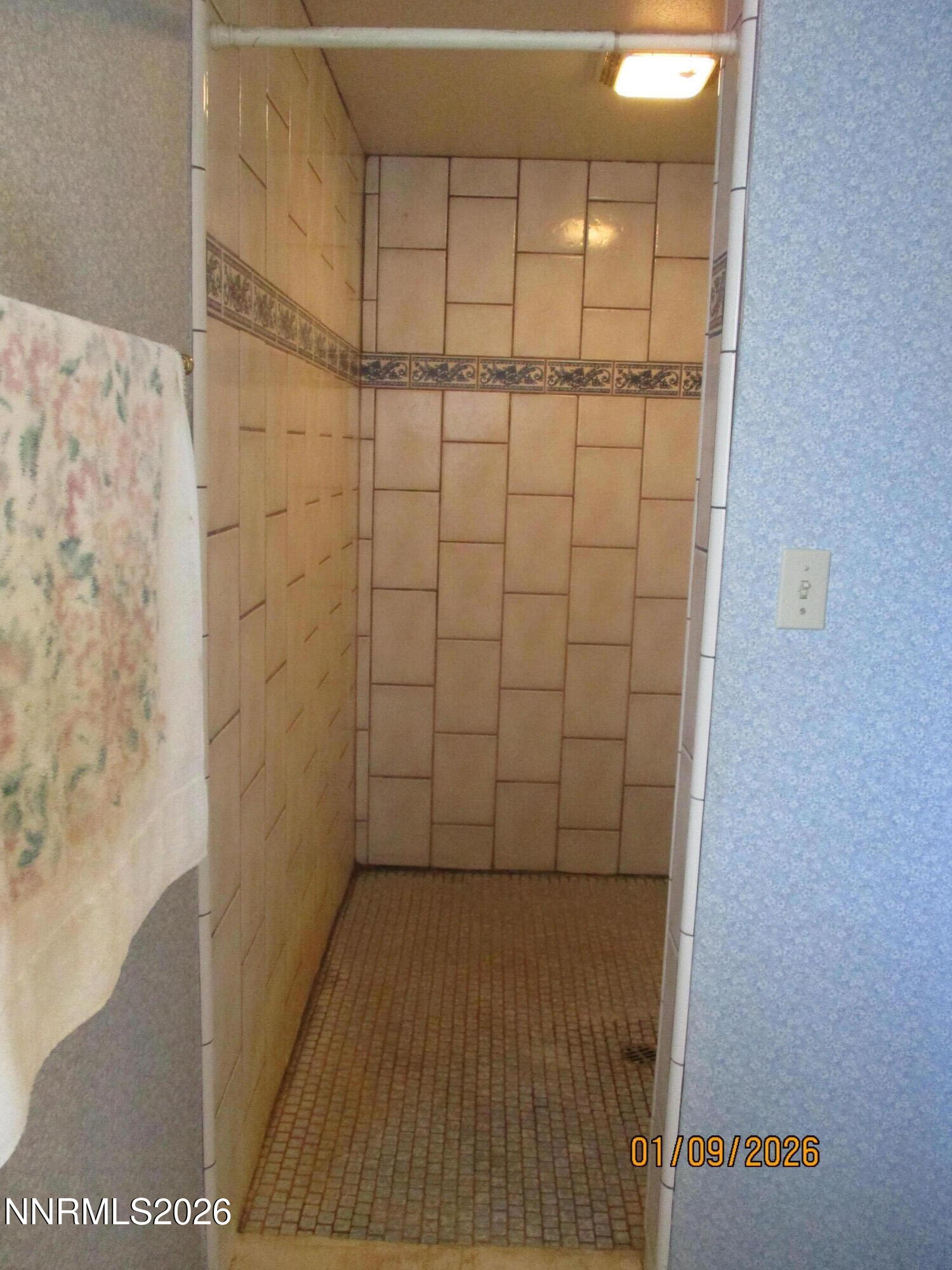 13405 Chimney Dam Road Paradise Valley, NV 89426 - Photo 35 of 90 a bathroom with a shower