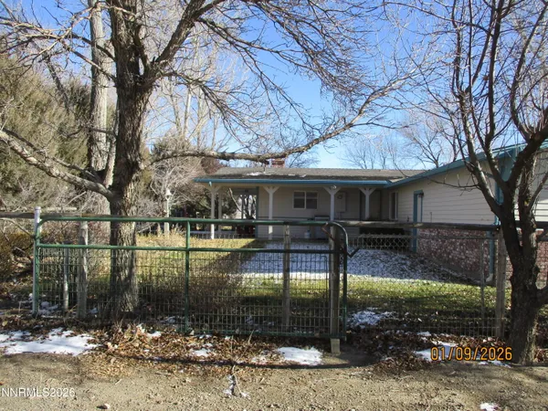 a view of a yard in front of house