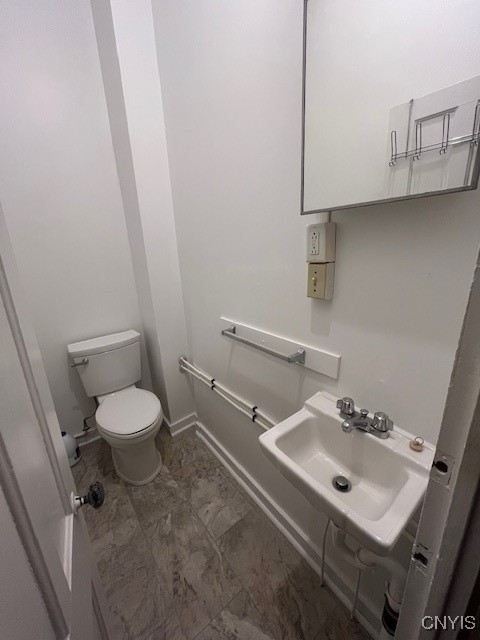 170 Kenwood Avenue, Unit 330 Oneida, NY 13421 - Photo 3 of 24 1/2 bath in entryway
