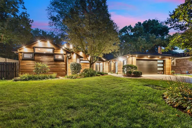 a view of a back yard of the house