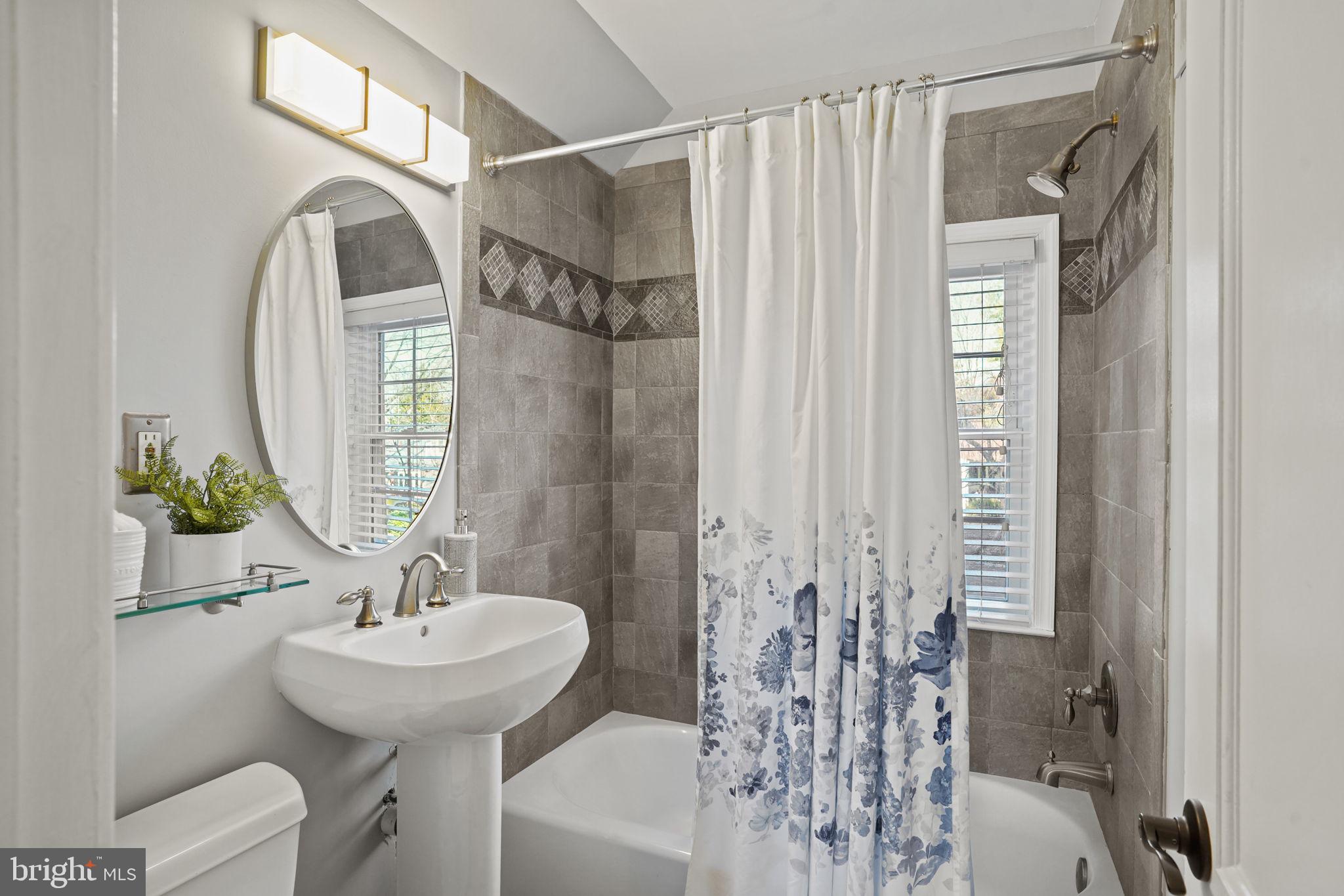 406 West Braddock Road Alexandria, VA 22302 - Photo 24 of 56 Full bath with tub/shower