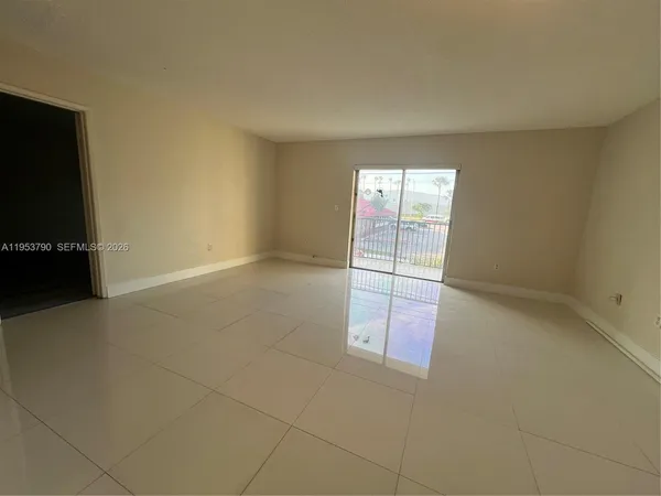 $1,900 | 5731 Northwest 37th Street, Unit 218, Virginia Gardens, FL 33166