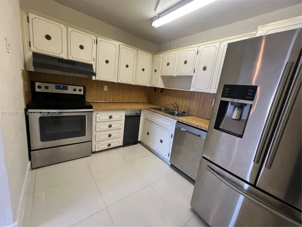 $1,900 | 5731 Northwest 37th Street, Unit 218, Virginia Gardens, FL 33166