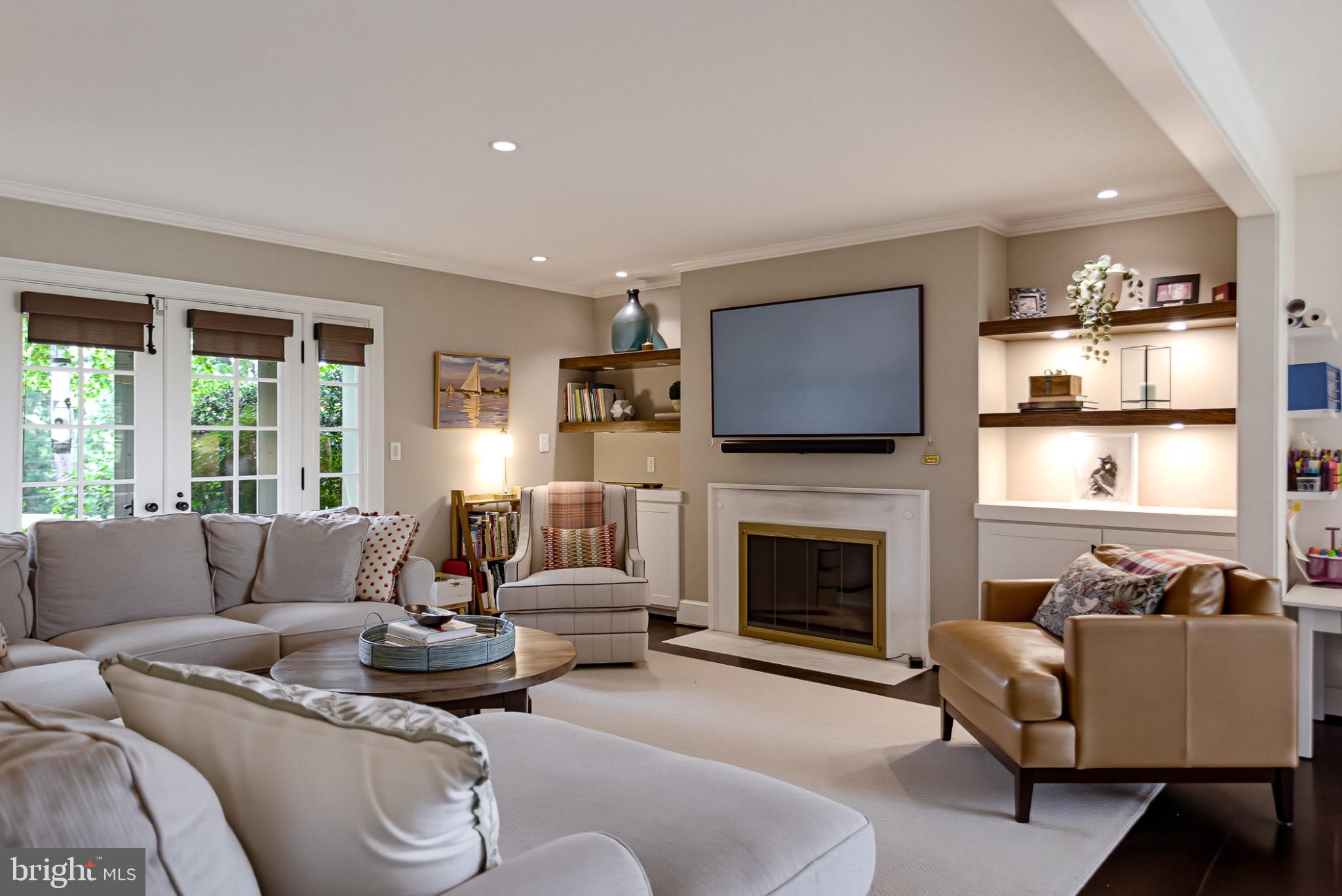 900 Army Road Baltimore, MD 21204 - Photo 21 of 61 Family Room w/Built Ins
