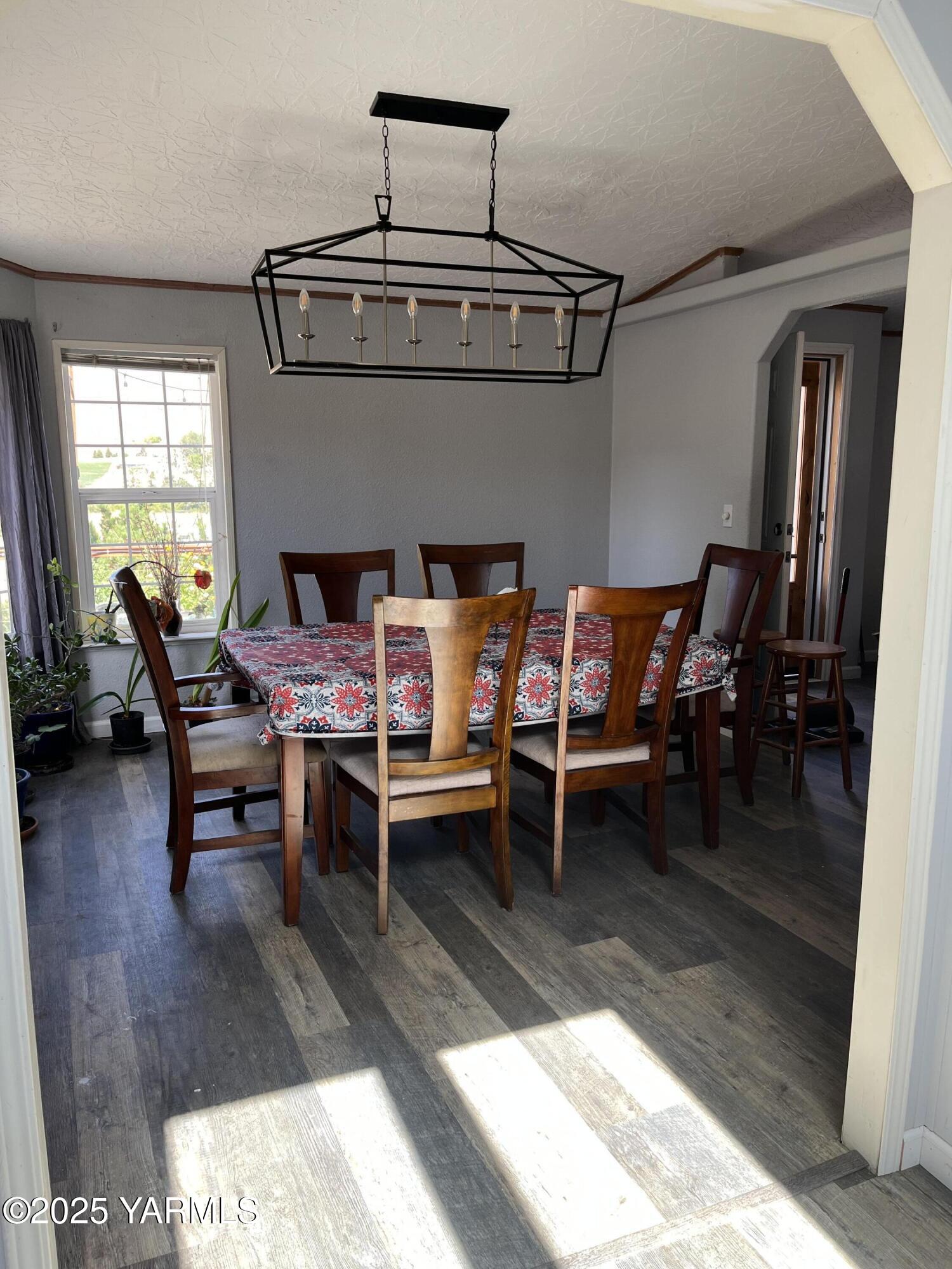 14190 North Wenas Road Selah, WA 98942 - Photo 17 of 62 a living room with furniture a rug and a fireplace