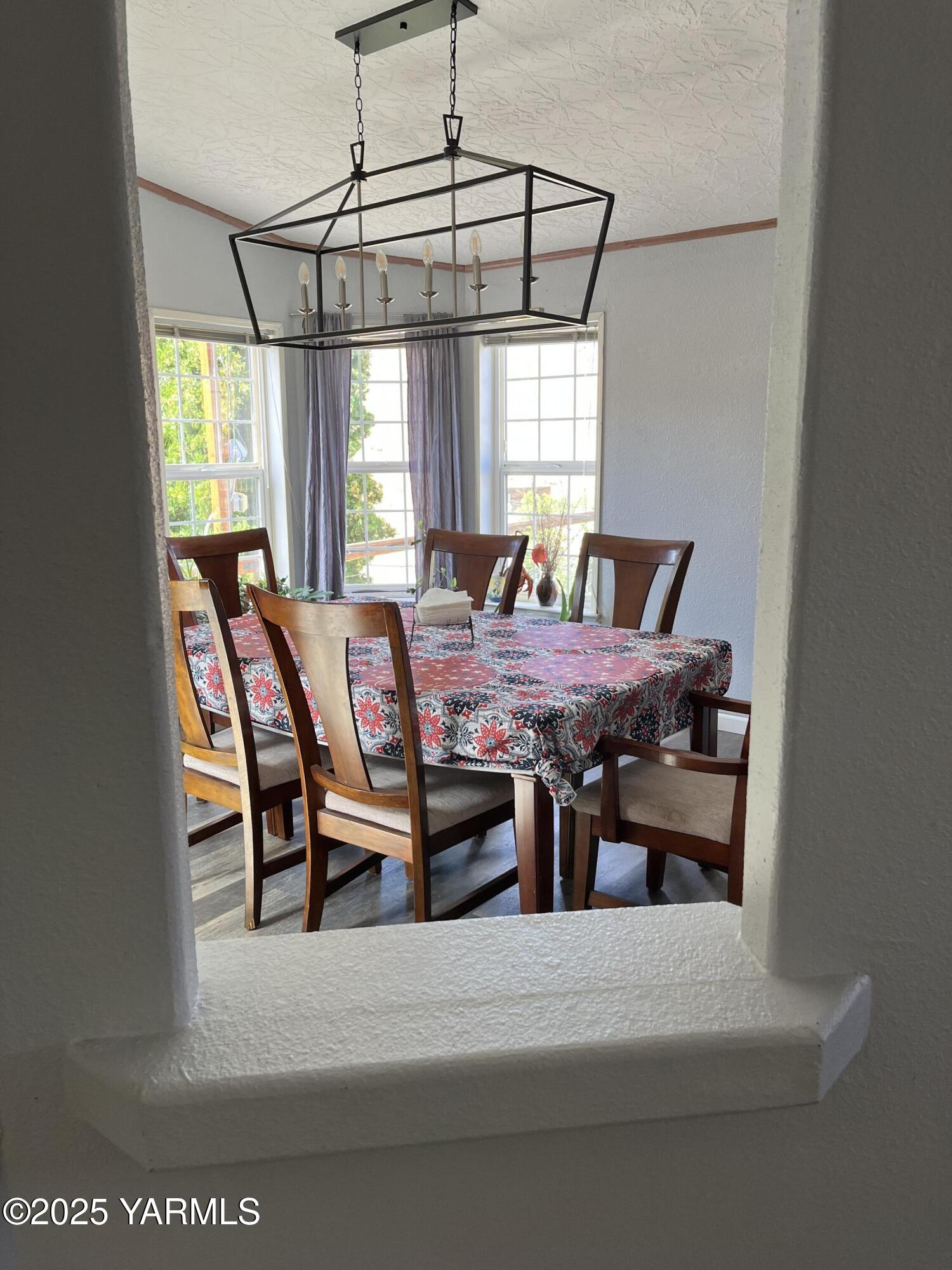 14190 North Wenas Road Selah, WA 98942 - Photo 22 of 62 a view of a dining room with furniture