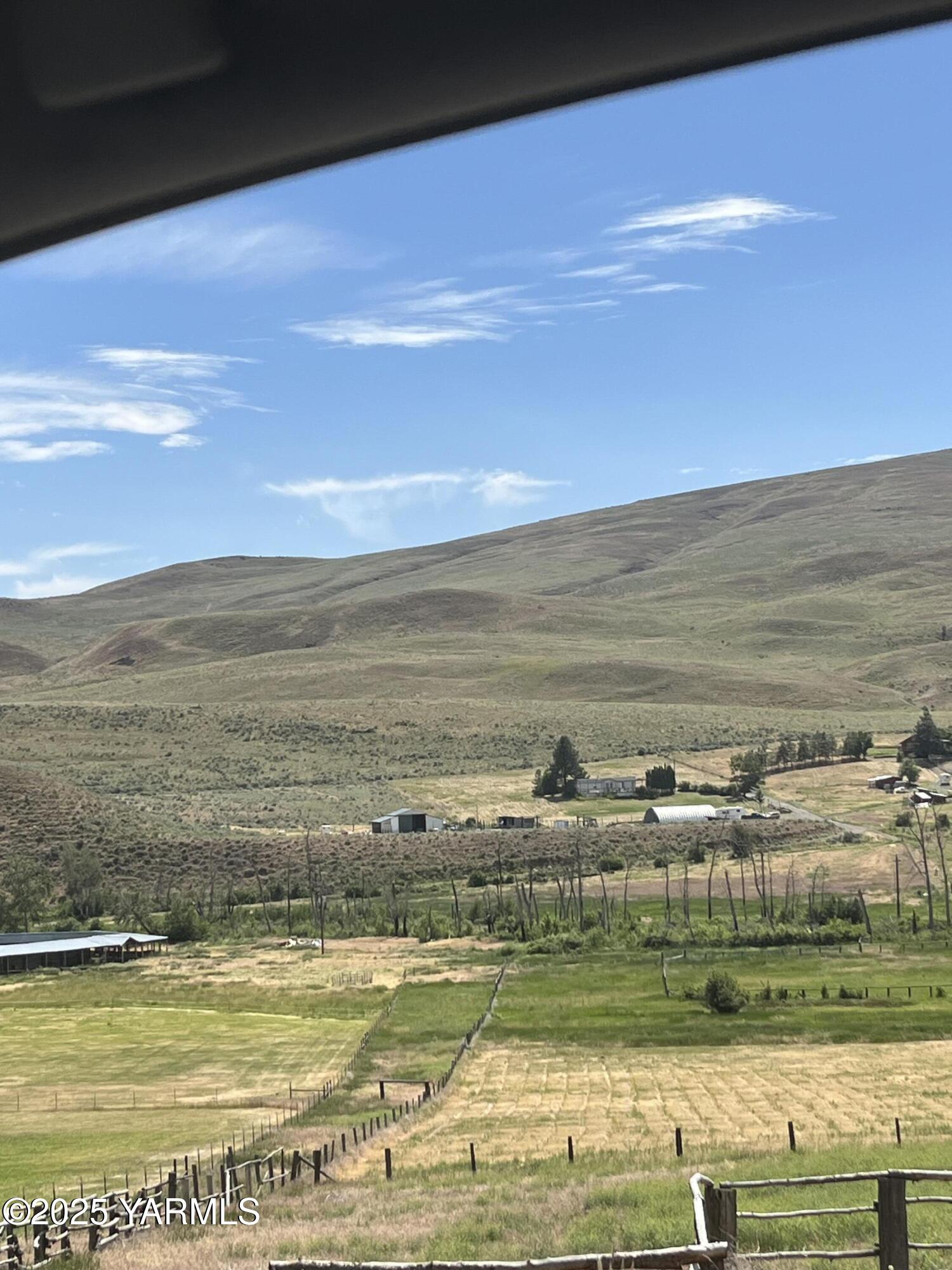 14190 North Wenas Road Selah, WA 98942 - Photo 3 of 62 a view of an ocean and beach
