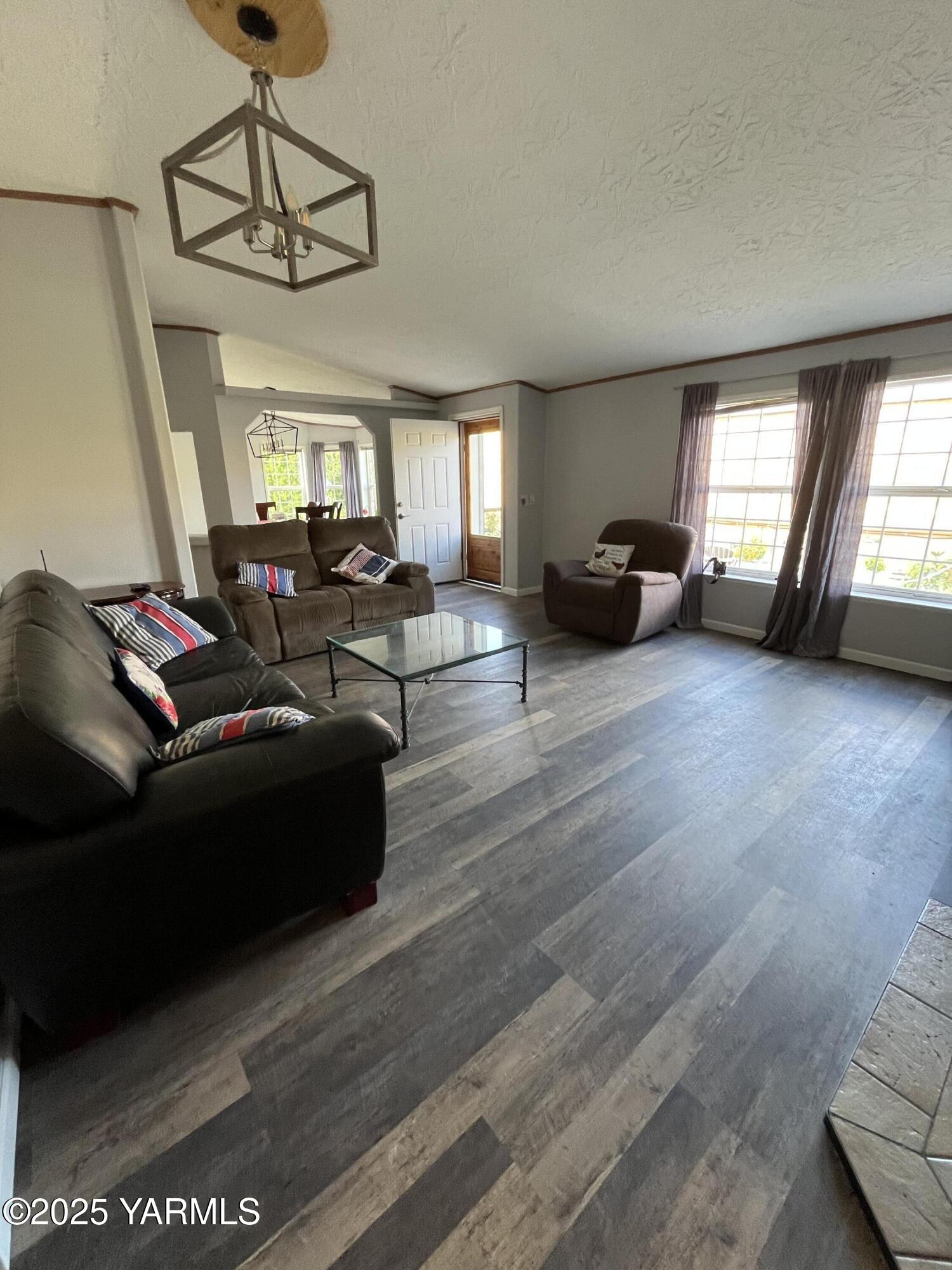 14190 North Wenas Road Selah, WA 98942 - Photo 40 of 62 a living room with furniture a window and couch