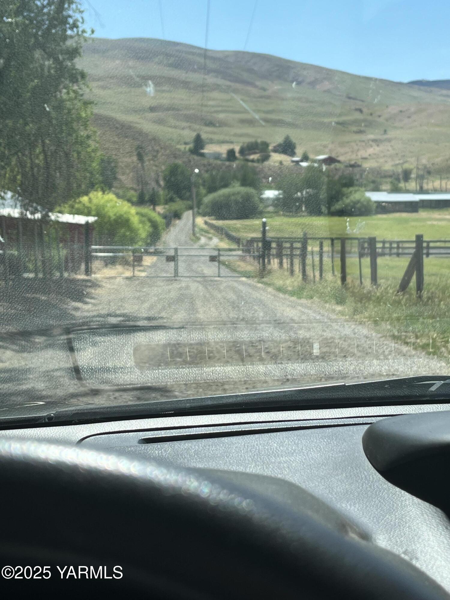 14190 North Wenas Road Selah, WA 98942 - Photo 4 of 62 IMG_0186