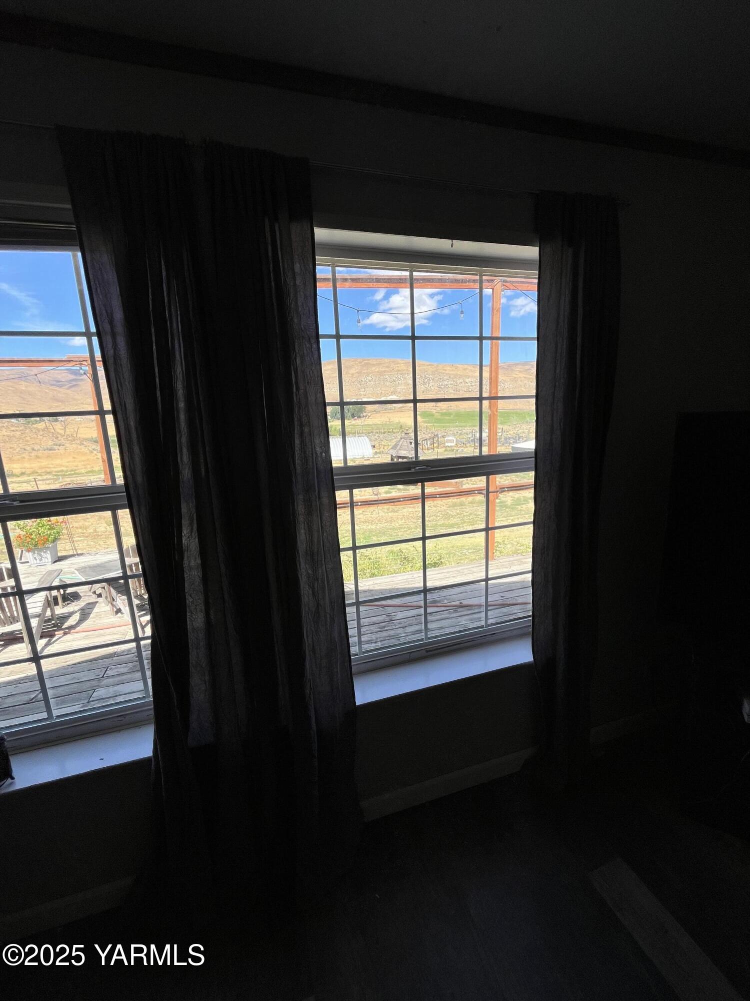 14190 North Wenas Road Selah, WA 98942 - Photo 43 of 62 a view of an empty room with a window