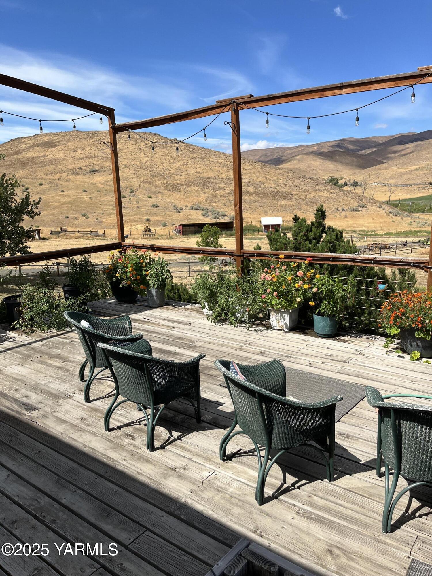 14190 North Wenas Road Selah, WA 98942 - Photo 52 of 62 a view of a terrace with furniture and sitting area