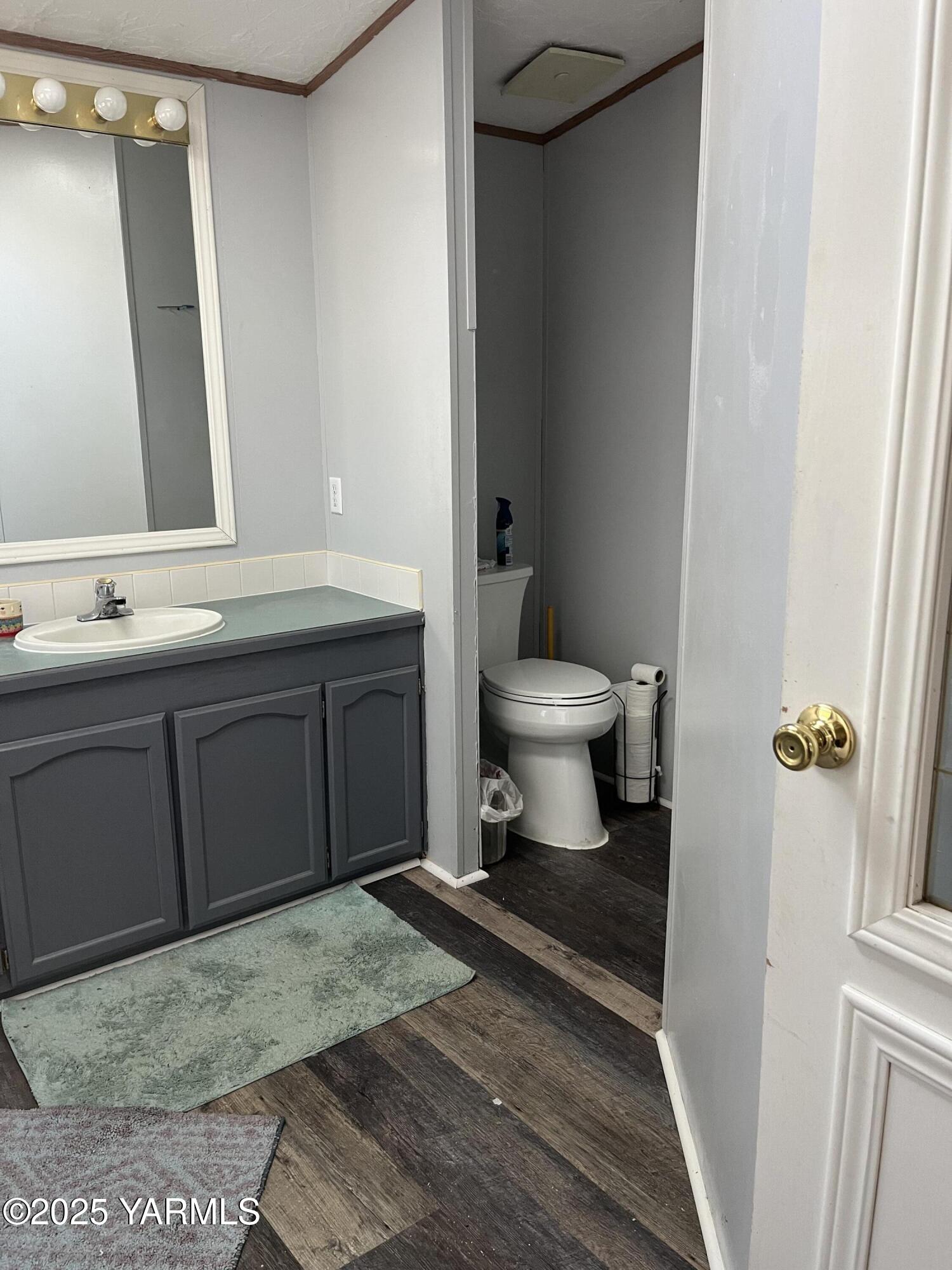 14190 North Wenas Road Selah, WA 98942 - Photo 60 of 62 a bathroom with a sink and a toilet