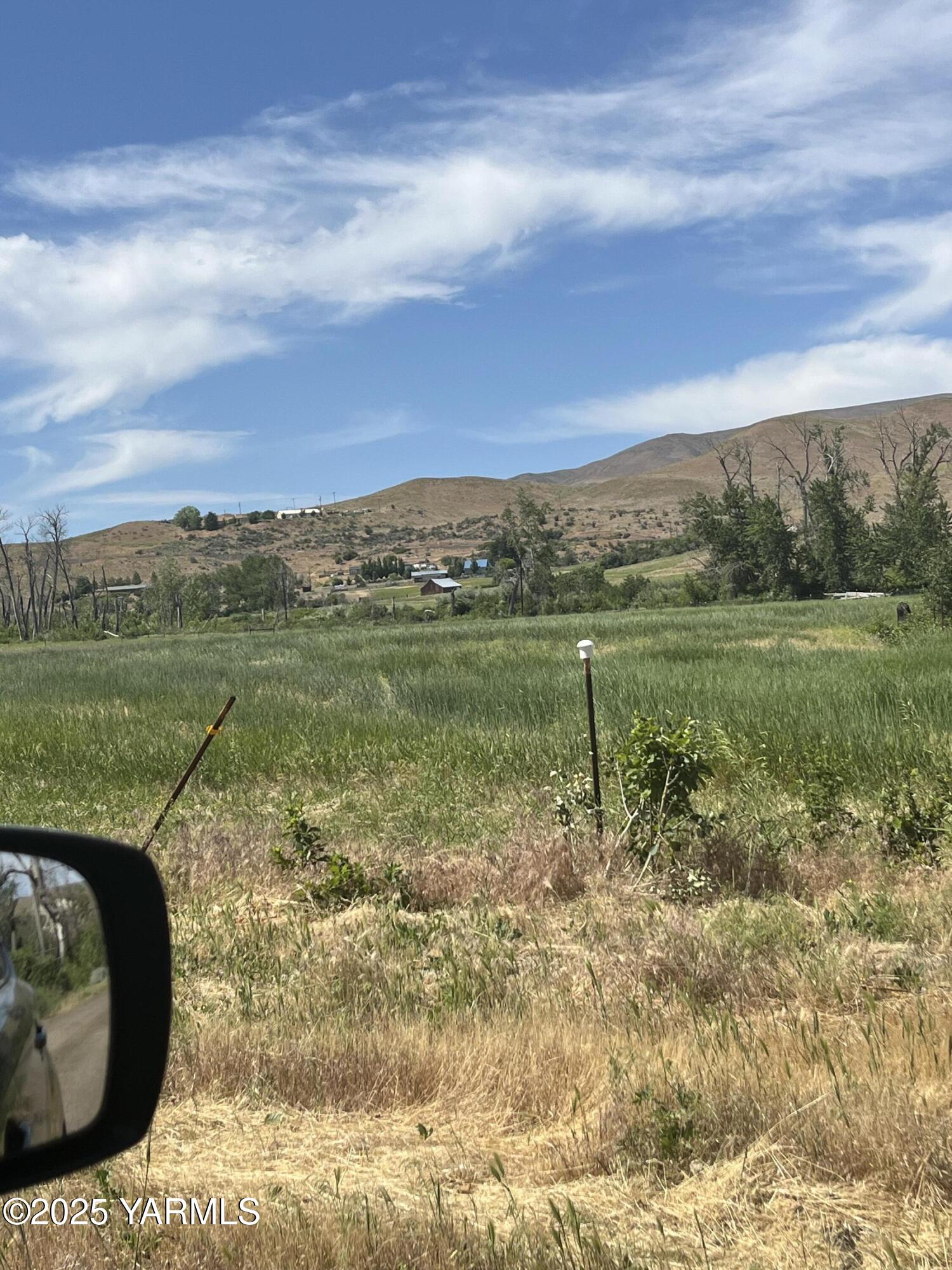 14190 North Wenas Road Selah, WA 98942 - Photo 6 of 62 a view of a golf course with an outdoor space