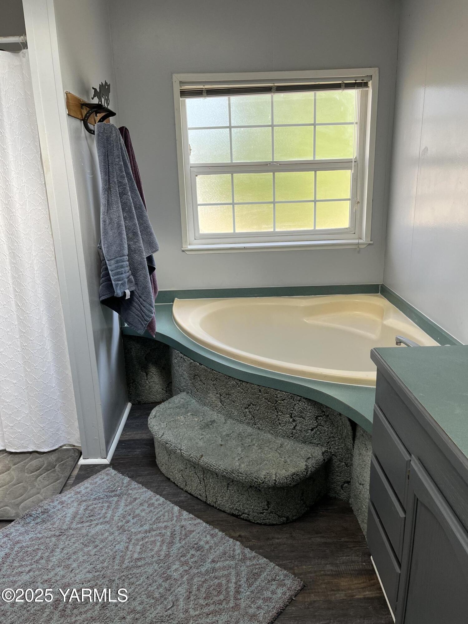 14190 North Wenas Road Selah, WA 98942 - Photo 61 of 62 a view of a swimming pool and window