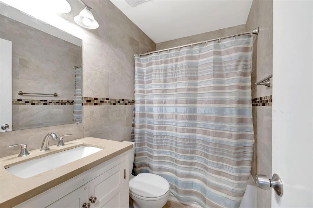 8605 West Sample Road, Unit 311 Coral Springs, FL 33065 - Photo 7 of 13 GUEST BATH