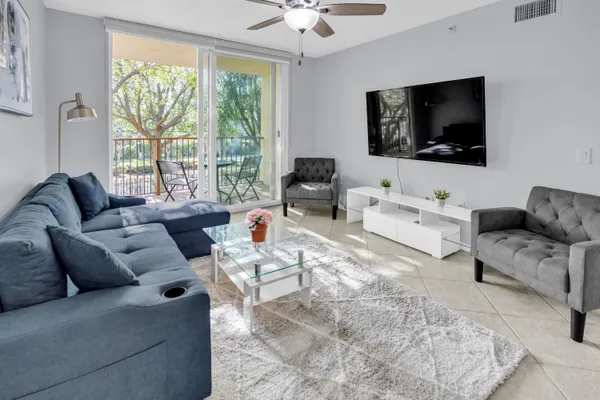 $2,400 | 214 Villa Circle, Unit 214, Boynton Beach, FL 33435