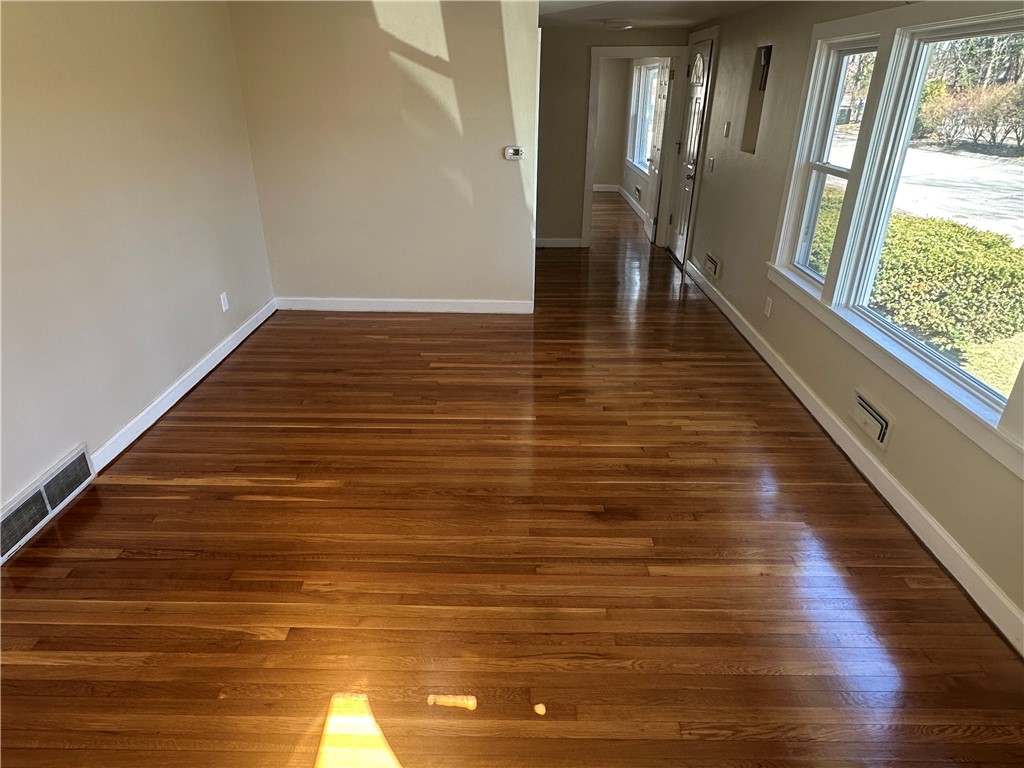 2 Doric Avenue Cranston, RI 02910 - Photo 5 of 22 Livingroom