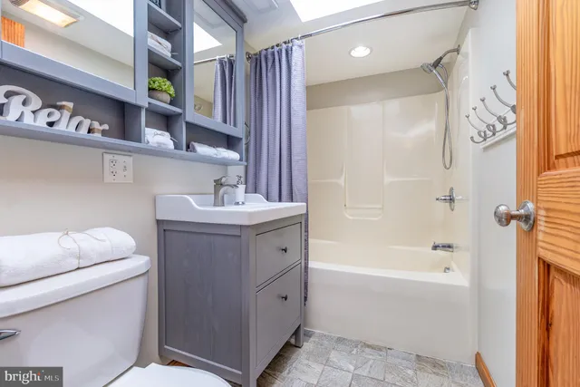 a close view of sink and tap