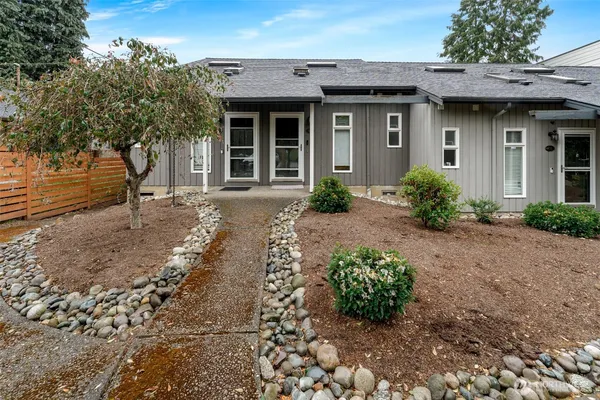 $2,850 | 716 1/2 West Argand Street, Seattle, WA 98119