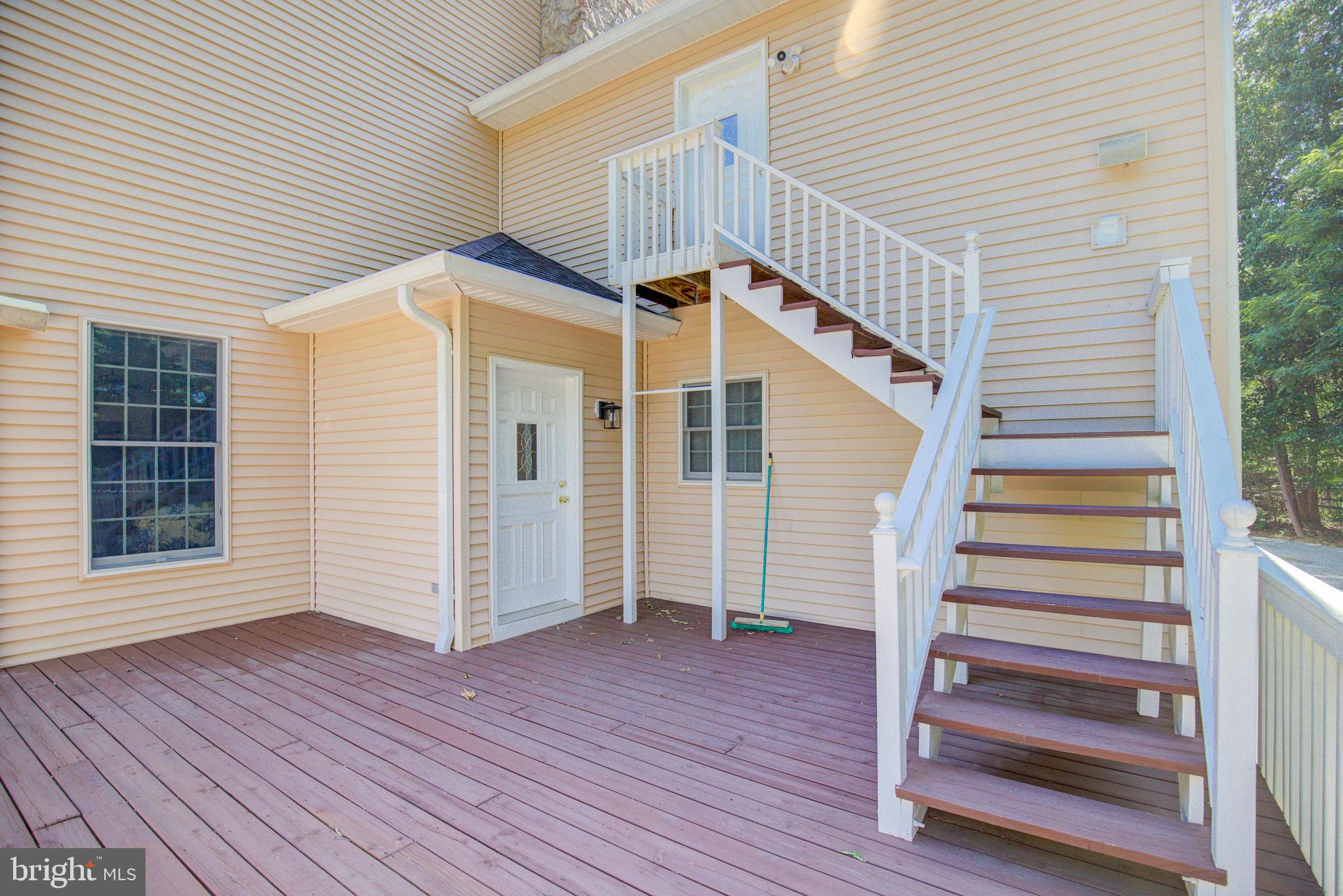 813 Blacks Hill Road Great Falls, VA 22066 - Photo 74 of 92 Rear Deck w/ side entrance and UL 4th Bedroom