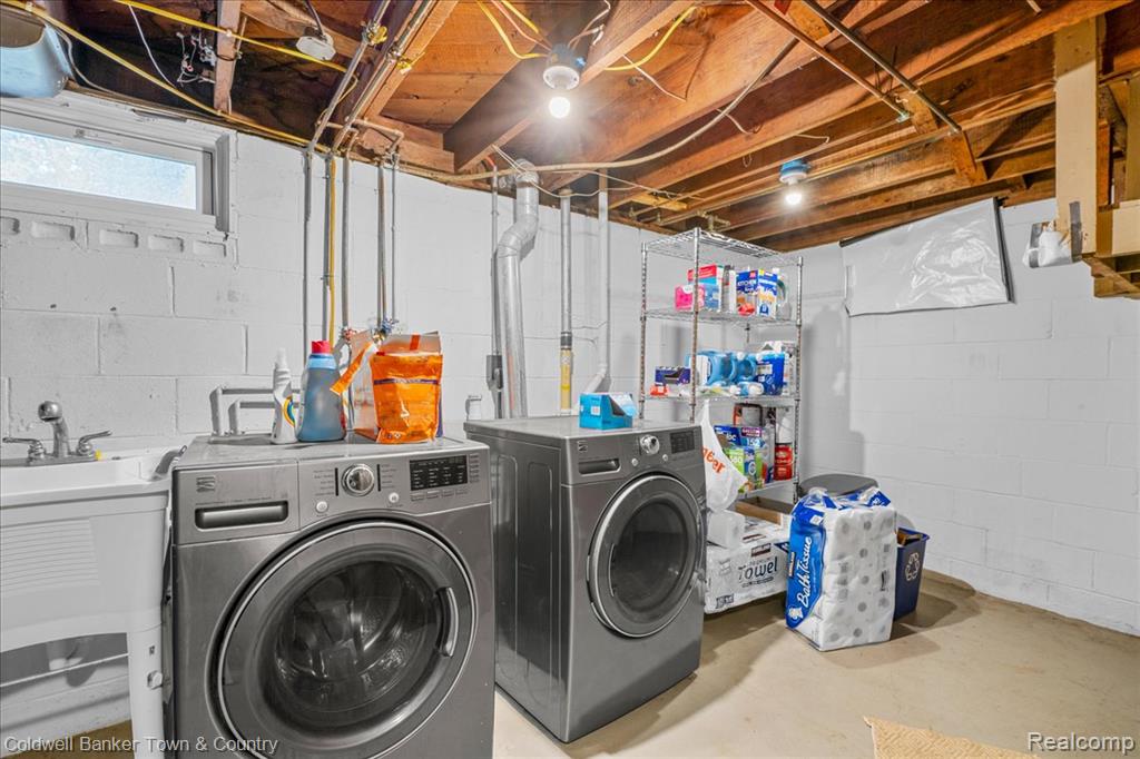 2307 Strathmore Road Lansing, MI 48910 - Photo 19 of 25