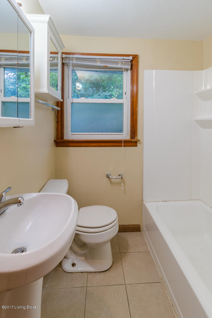 8417 Robbins Road Louisville, KY 40258 - Photo 14 of 24 8417 Robbins Rd-14