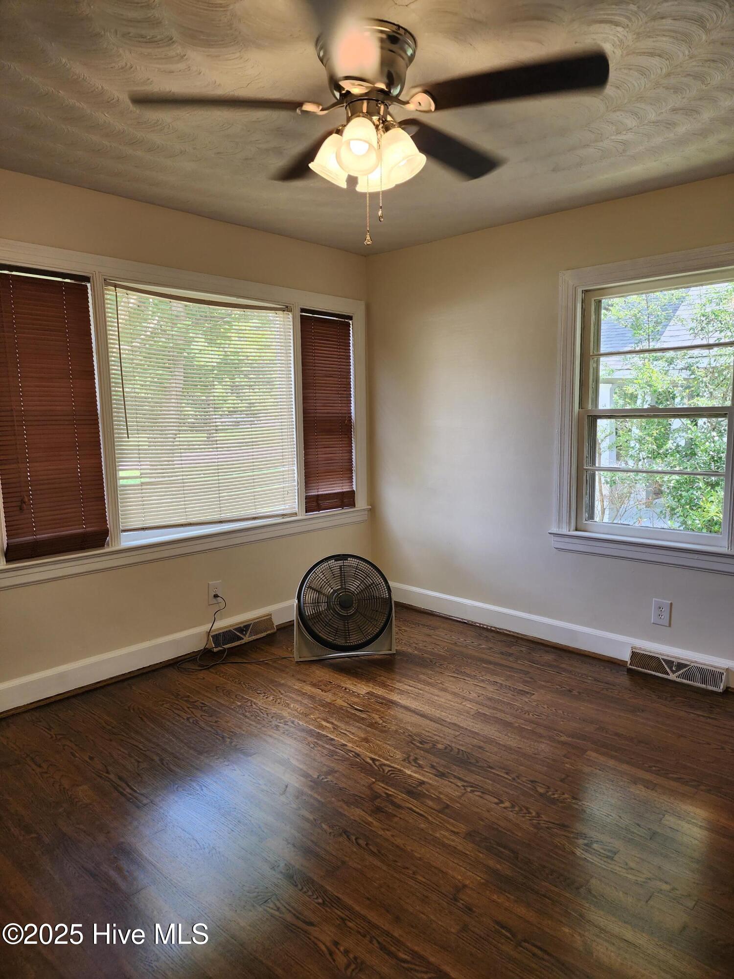 714 Pender Street South Wilson, NC 27893 - Photo 2 of 14 Living room