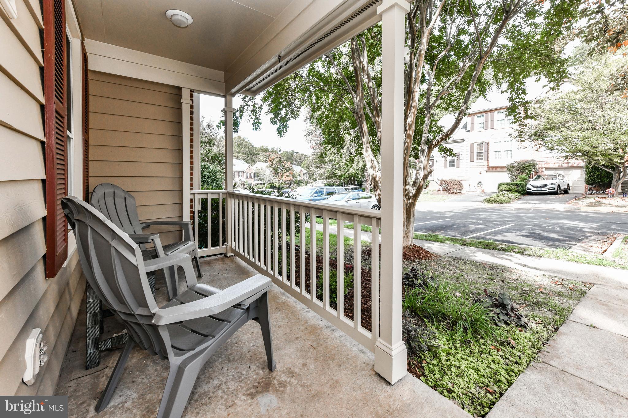 11790 Great Owl Circle Reston, VA 20194 - Photo 6 of 54 The extra beauty and space of an end-unit!