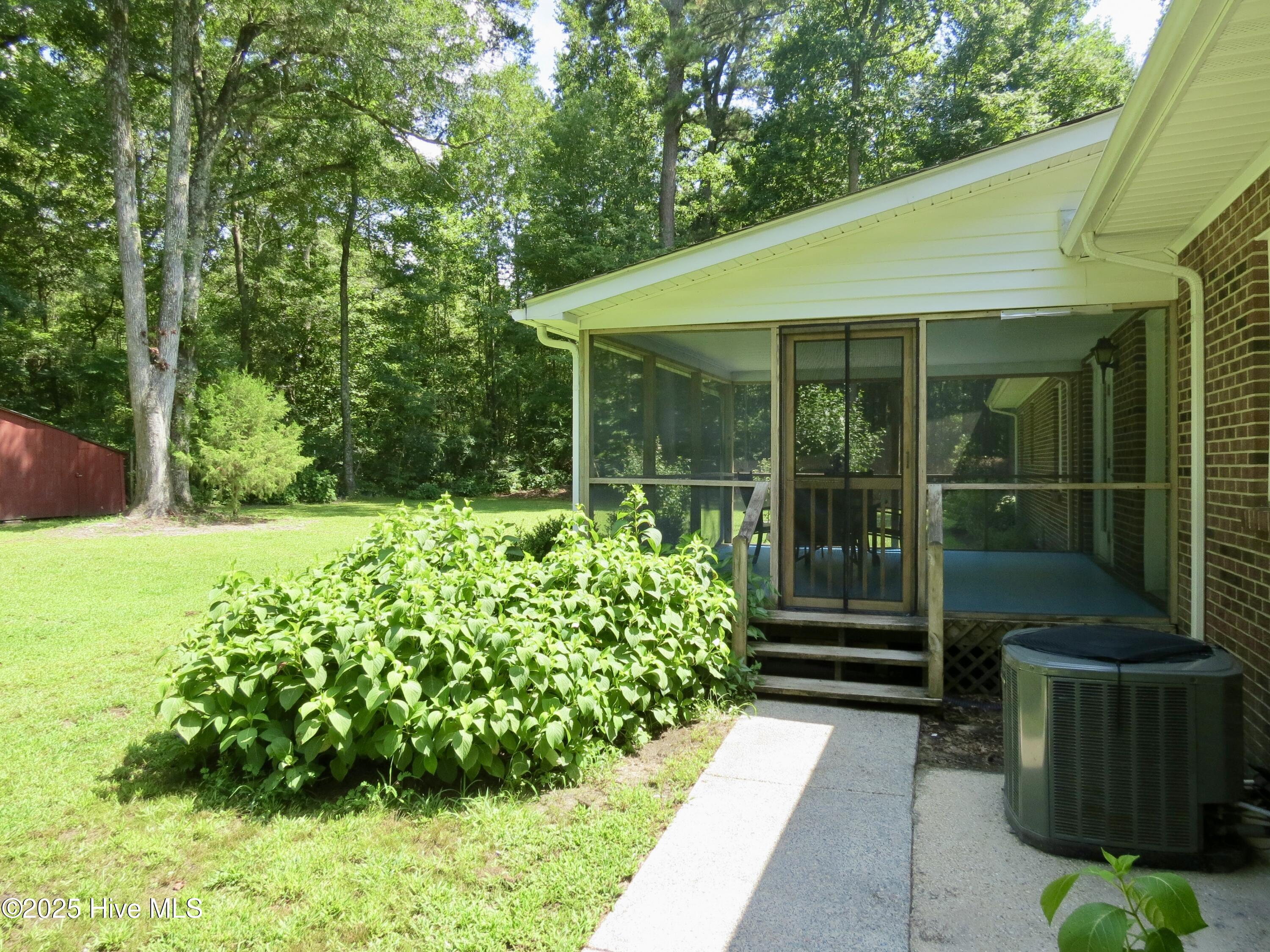 232 Tiptoe Road Edenton, NC 27932 - Photo 17 of 32 Large Screened Back Porch