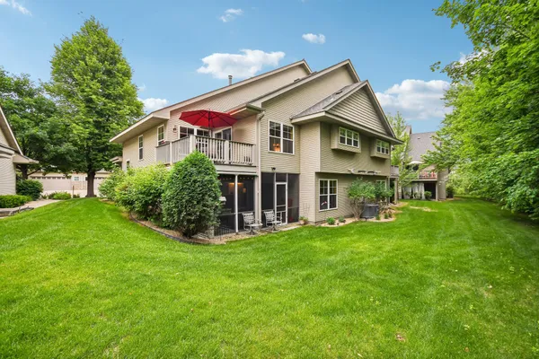 $454,900 | 1026 St Johns Bay, Woodbury, MN 55129