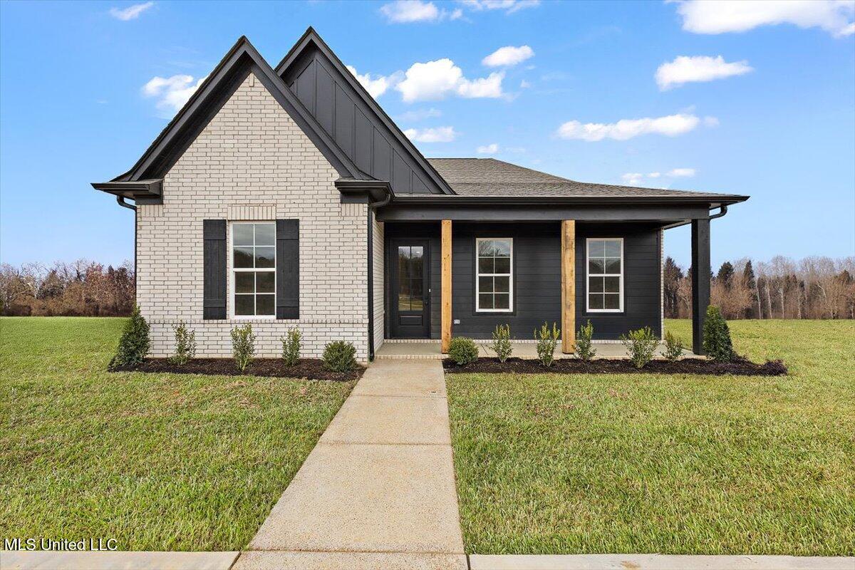 445 Sunflower Street Nesbit, MS 38651 - Photo 1 of 32 Sidon