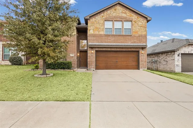 $299,999 | 404 Millbrook Lane, Fort Worth, TX 76036
