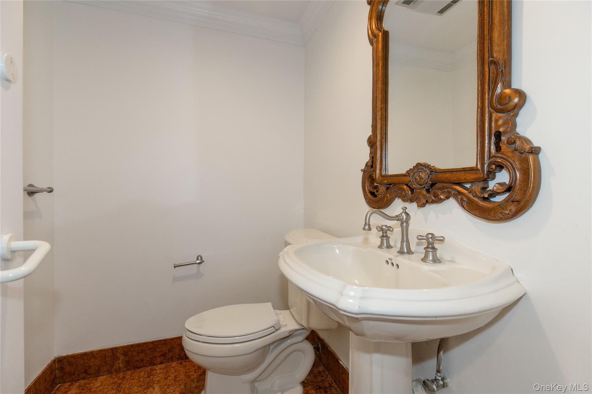 100 Cutter Mill Road, Unit 4V Great Neck, NY 11021 - Photo 8 of 28 Gallery Image 8