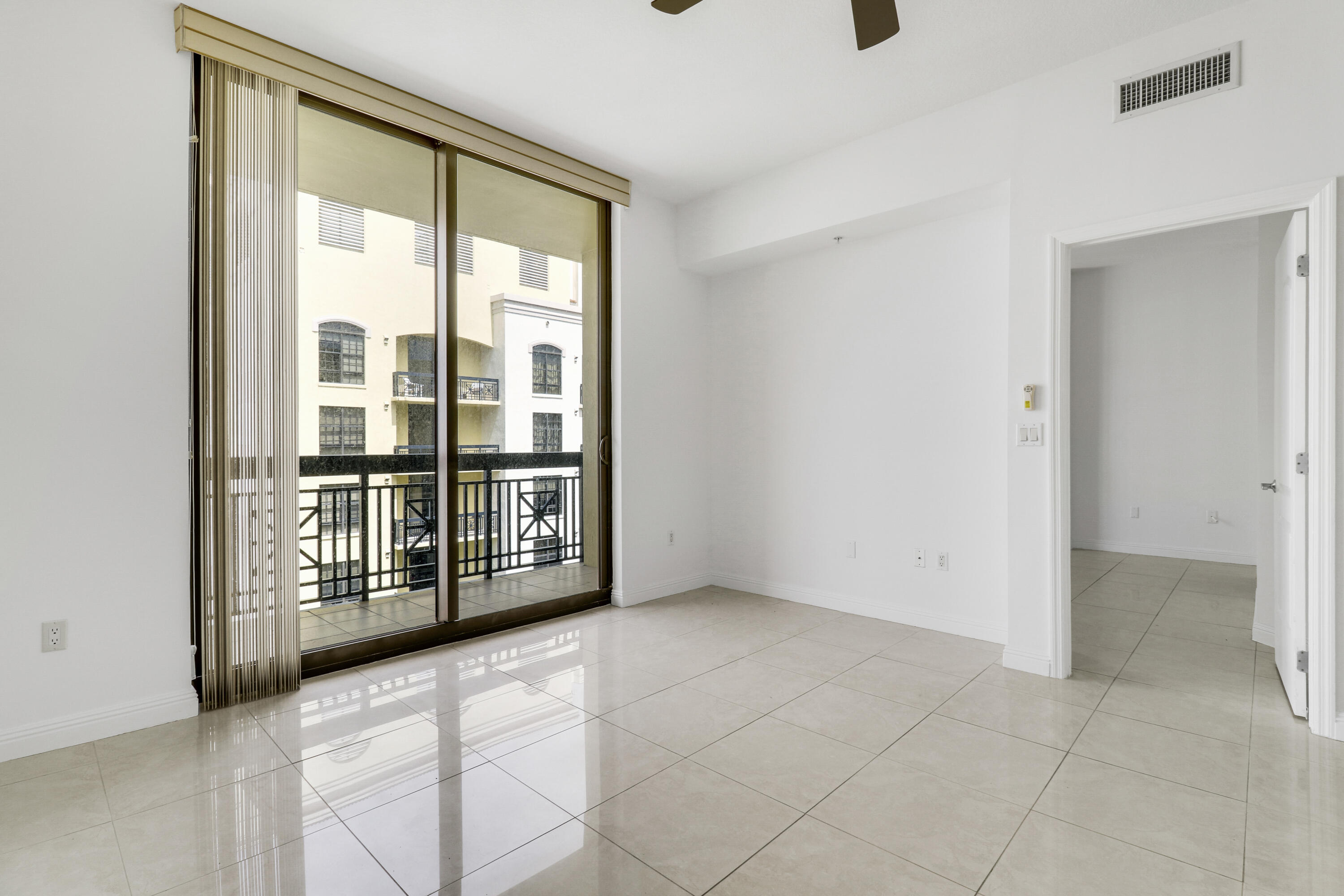 801 South Olive Avenue, Unit 1523 West Palm Beach, FL 33401 - Photo 12 of 38 Living Area