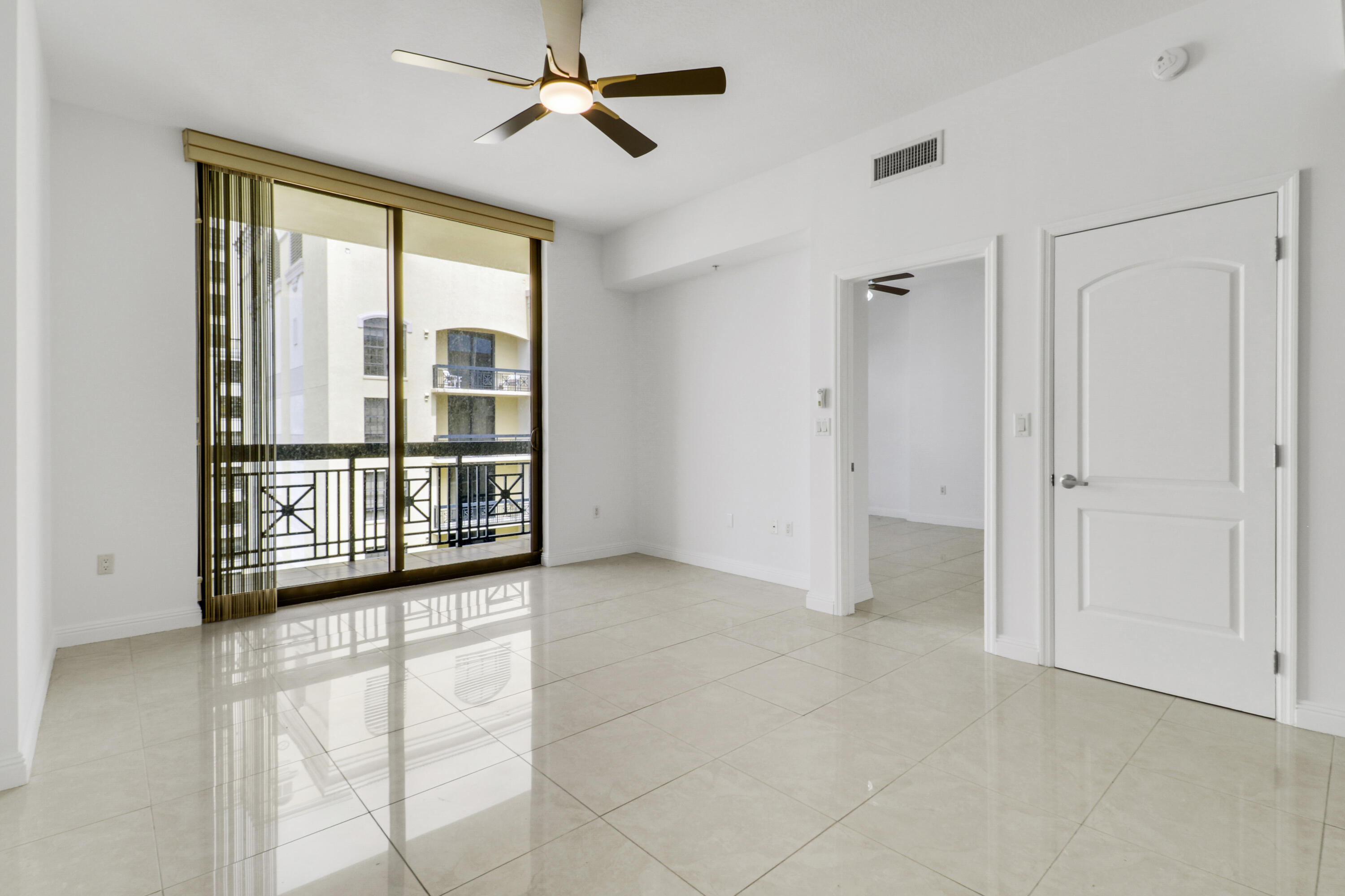 801 South Olive Avenue, Unit 1523 West Palm Beach, FL 33401 - Photo 13 of 38 Living Area