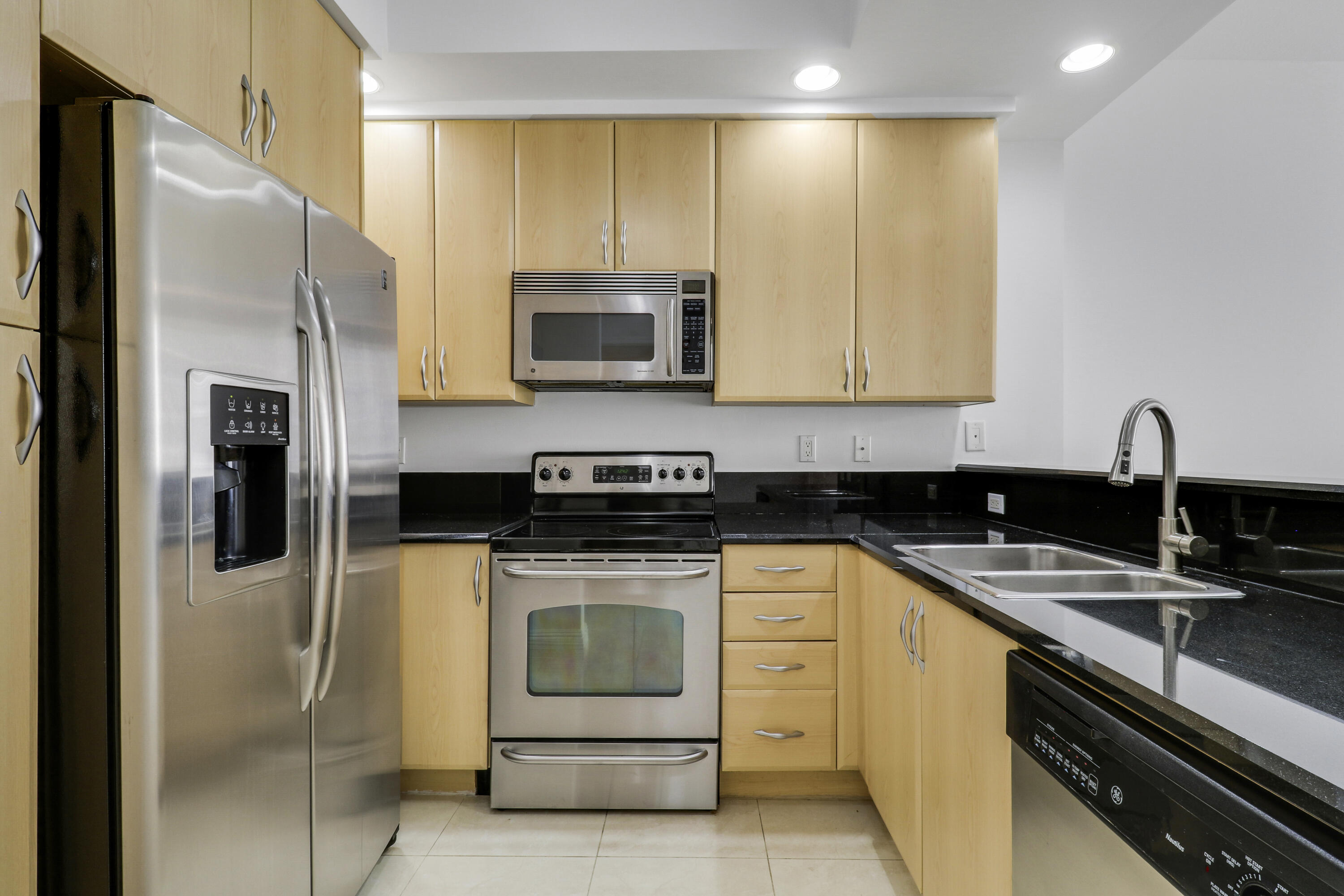 801 South Olive Avenue, Unit 1523 West Palm Beach, FL 33401 - Photo 2 of 38 Kitchen