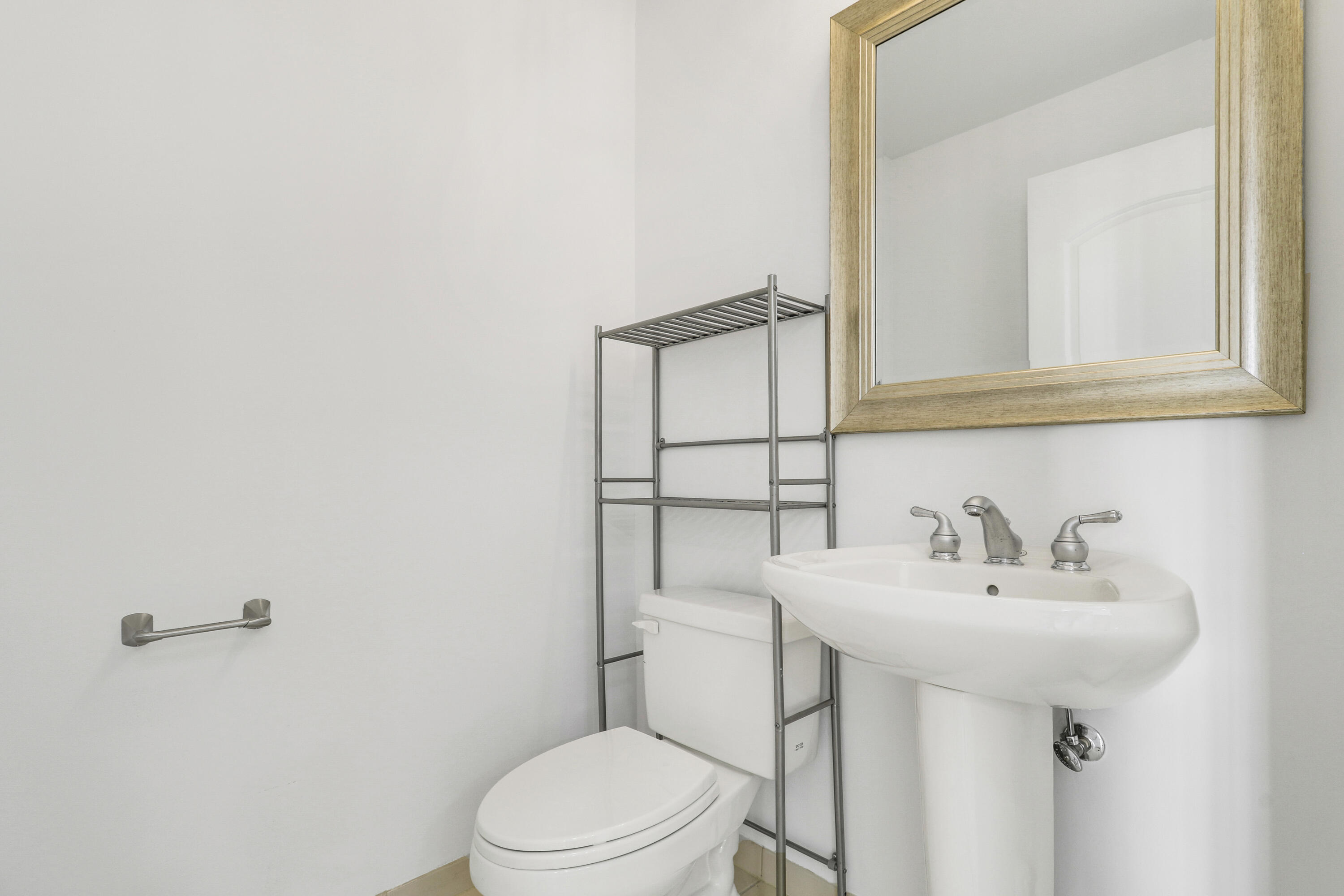 801 South Olive Avenue, Unit 1523 West Palm Beach, FL 33401 - Photo 24 of 38 Powder Room