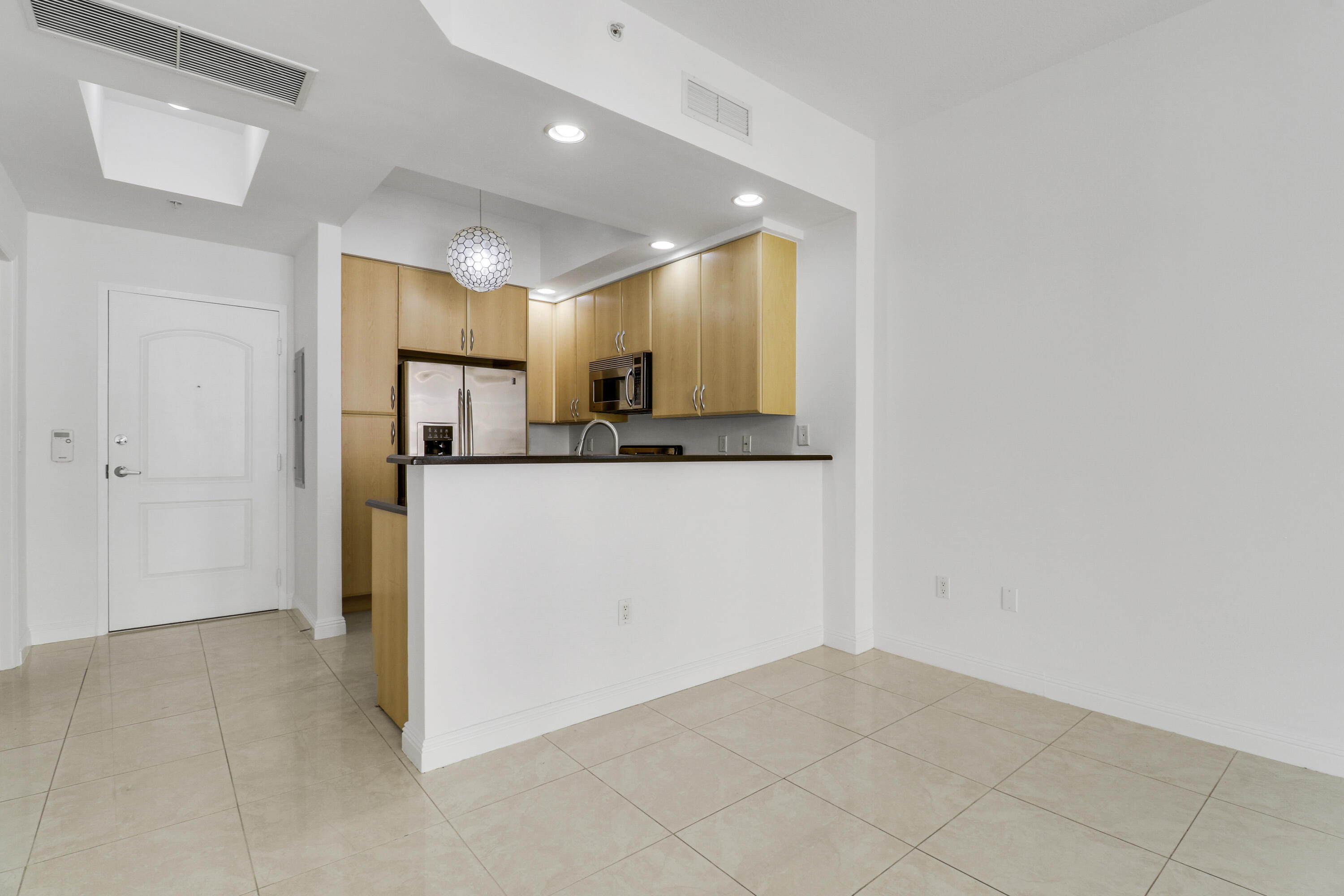 801 South Olive Avenue, Unit 1523 West Palm Beach, FL 33401 - Photo 6 of 38 Dining/Kitchen