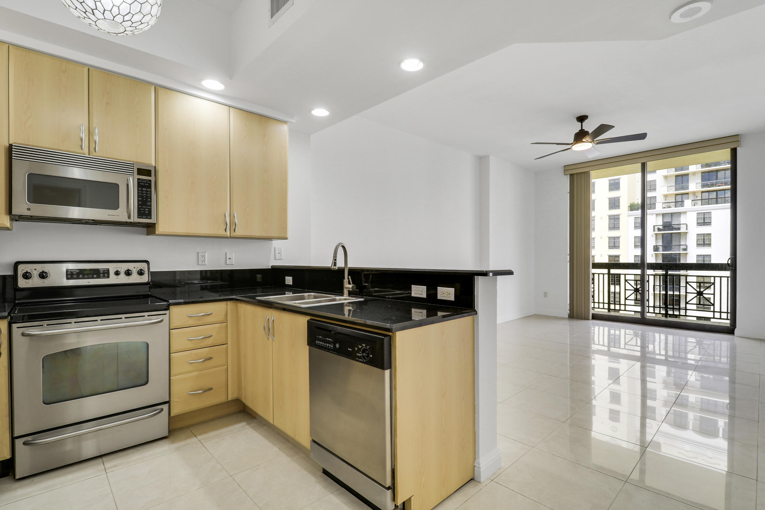 801 South Olive Avenue, Unit 1523 West Palm Beach, FL 33401 - Photo 8 of 38 Kitchen