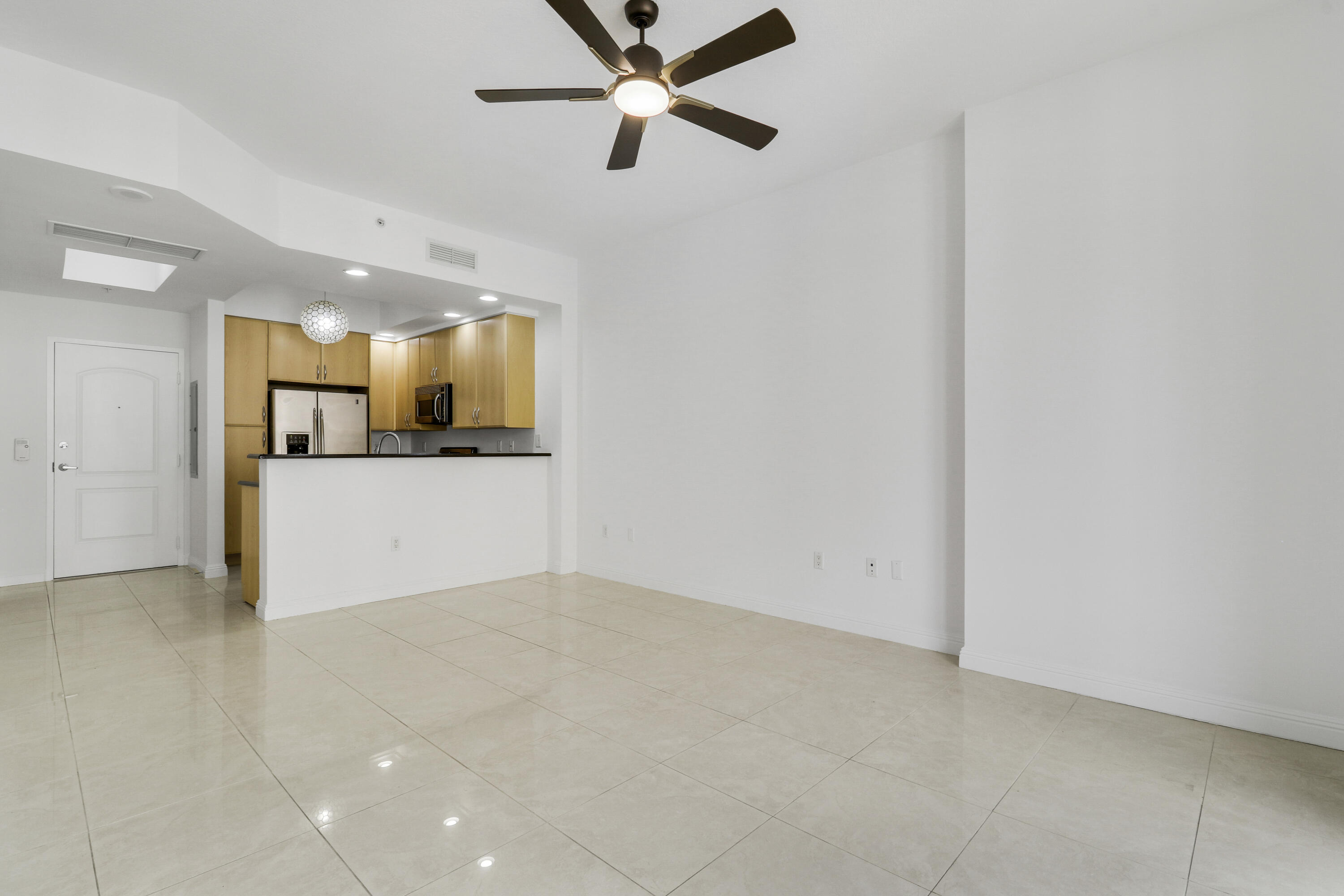 801 South Olive Avenue, Unit 1523 West Palm Beach, FL 33401 - Photo 9 of 38 Living/Dining Area