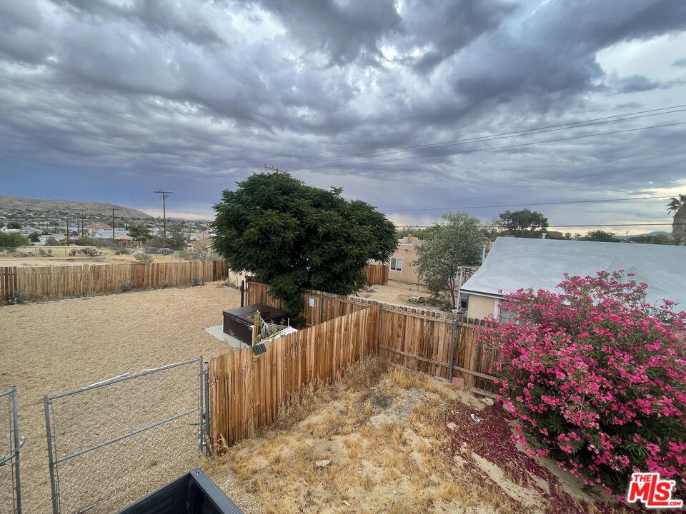 61750 Desert Air Road Joshua Tree, CA 92252 - Photo 3 of 20