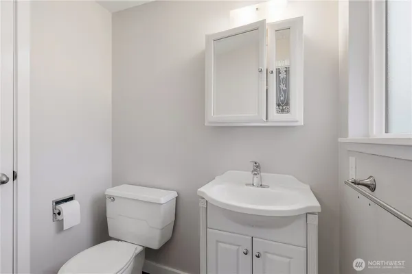 $4,600 | 12020 Northeast 83rd Street, Kirkland, WA 98033