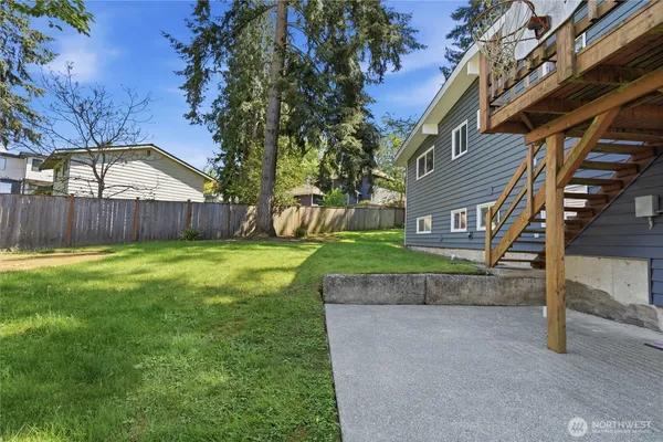 $4,600 | 12020 Northeast 83rd Street, Kirkland, WA 98033