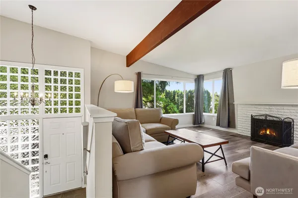 $4,600 | 12020 Northeast 83rd Street, Kirkland, WA 98033