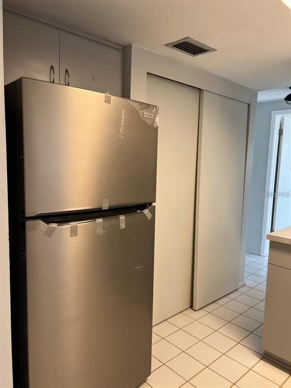 9011 St Clair Lane Port Richey, FL 34668 - Photo 7 of 20 a white refrigerator freezer and sitting in a kitchen