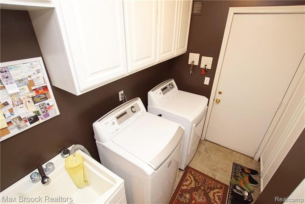 35145 Old Timber Road Farmington Hills, MI 48331 - Photo 39 of 48